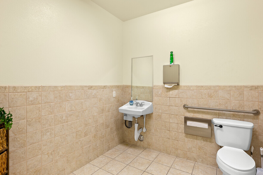 5096 W Post Rd, Las Vegas, NV for sale - Building Photo - Image 3 of 30