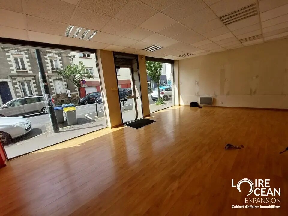 Retail in Nantes to rent Interior Photo- Image 1 of 4