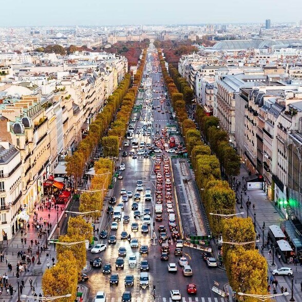 Retail in Paris to rent - Aerial - Image 2 of 5