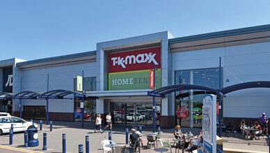 11-13 The Linkway, Bolton to rent Building Photo- Image 1 of 11