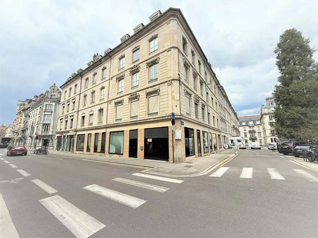 Location Commerce 285 m² - Photo 1