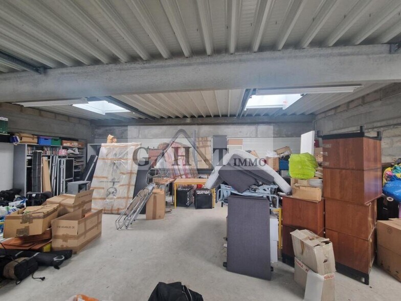Industrial in Stains for sale - Interior Photo - Image 3 of 13