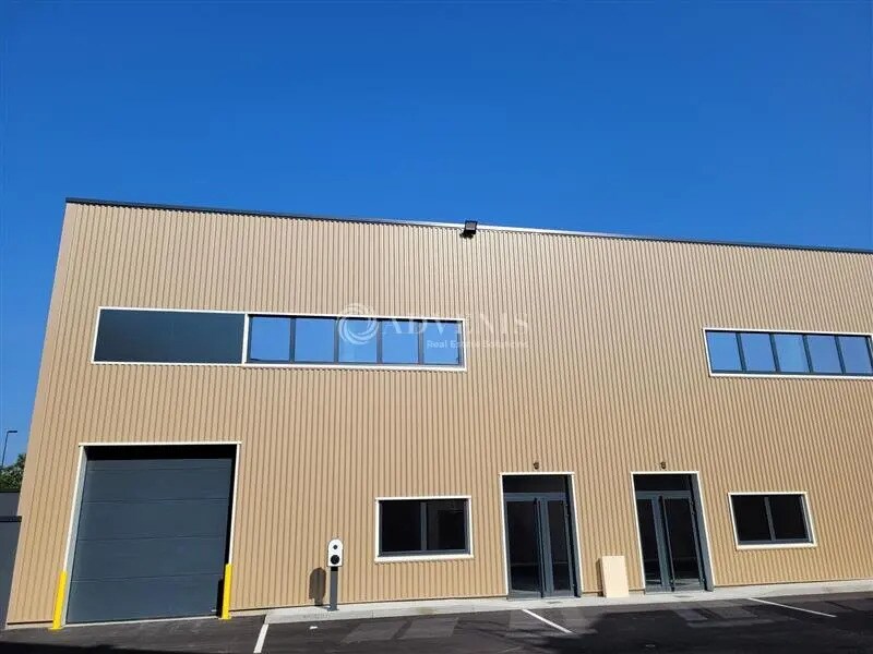 Location Local d'activités 605 m² - Photo 1