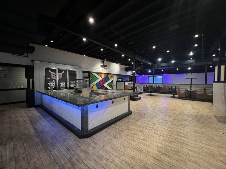 530 N 47th St, Rogers, AR to rent - Interior Photo - Image 3 of 10