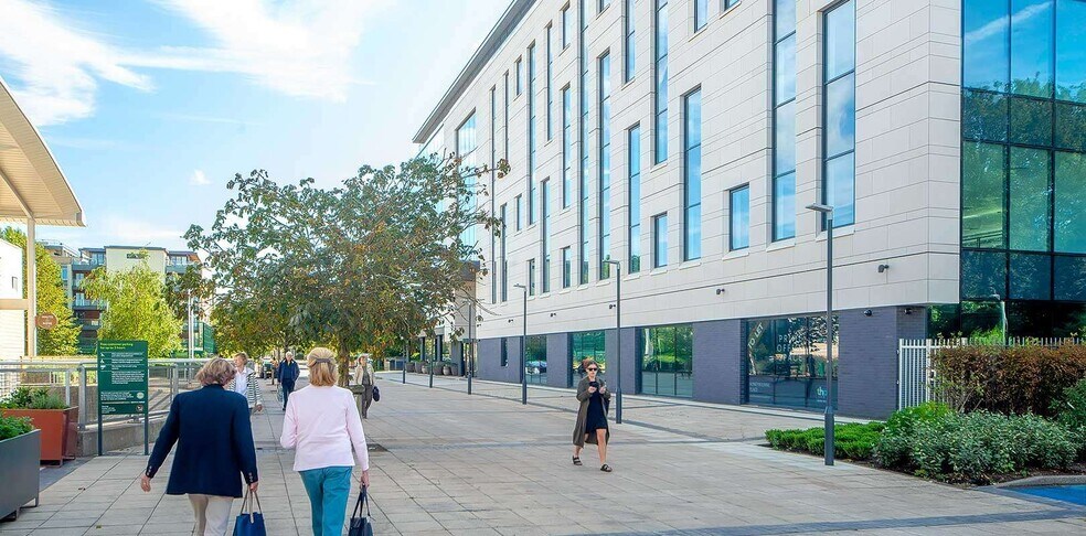 Jessop Ave, Cheltenham to rent - Building Photo - Image 2 of 4