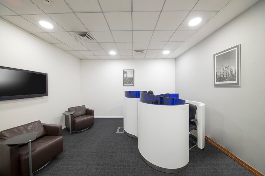 Whitehill Way, Swindon to rent - Interior Photo - Image 3 of 10