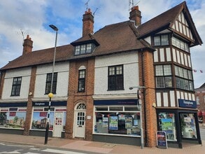 10 Burkes Para, Beaconsfield to rent Building Photo- Image 1 of 7