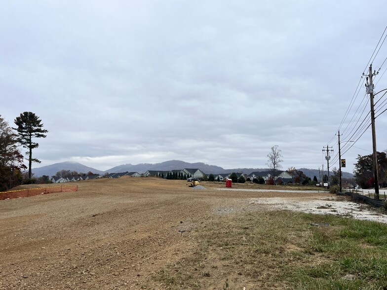 3042 Hendersonville Rd, Fletcher, NC for rent - Construction Photo - Image 3 of 5