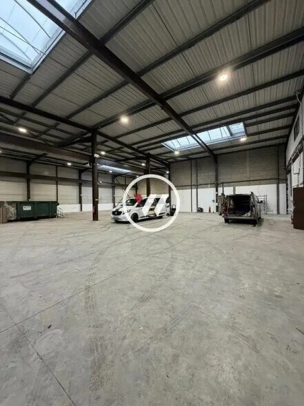 Light Industrial in Le Thillay to rent - Building Photo - Image 3 of 9