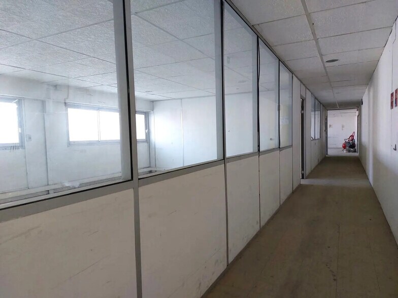 Industrial in La Seyne-sur-Mer for sale - Interior Photo - Image 2 of 6