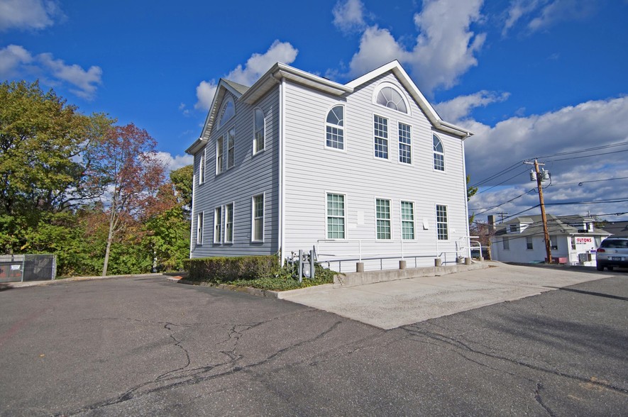 1000 Main St, Port Jefferson, NY for sale - Building Photo - Image 3 of 4