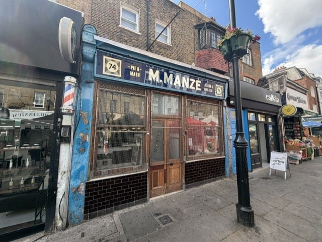 74 Chapel Mark, London to rent Building Photo- Image 1 of 2