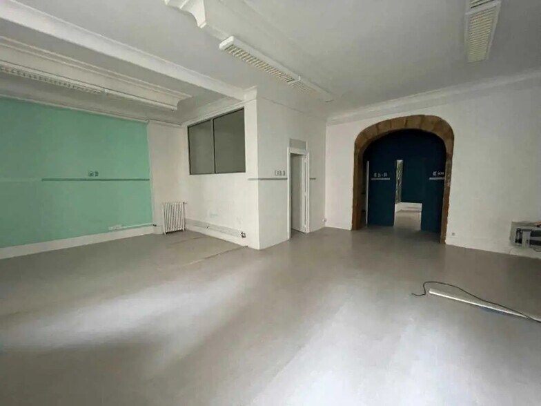 Office in Lyon to rent - Interior Photo - Image 2 of 4