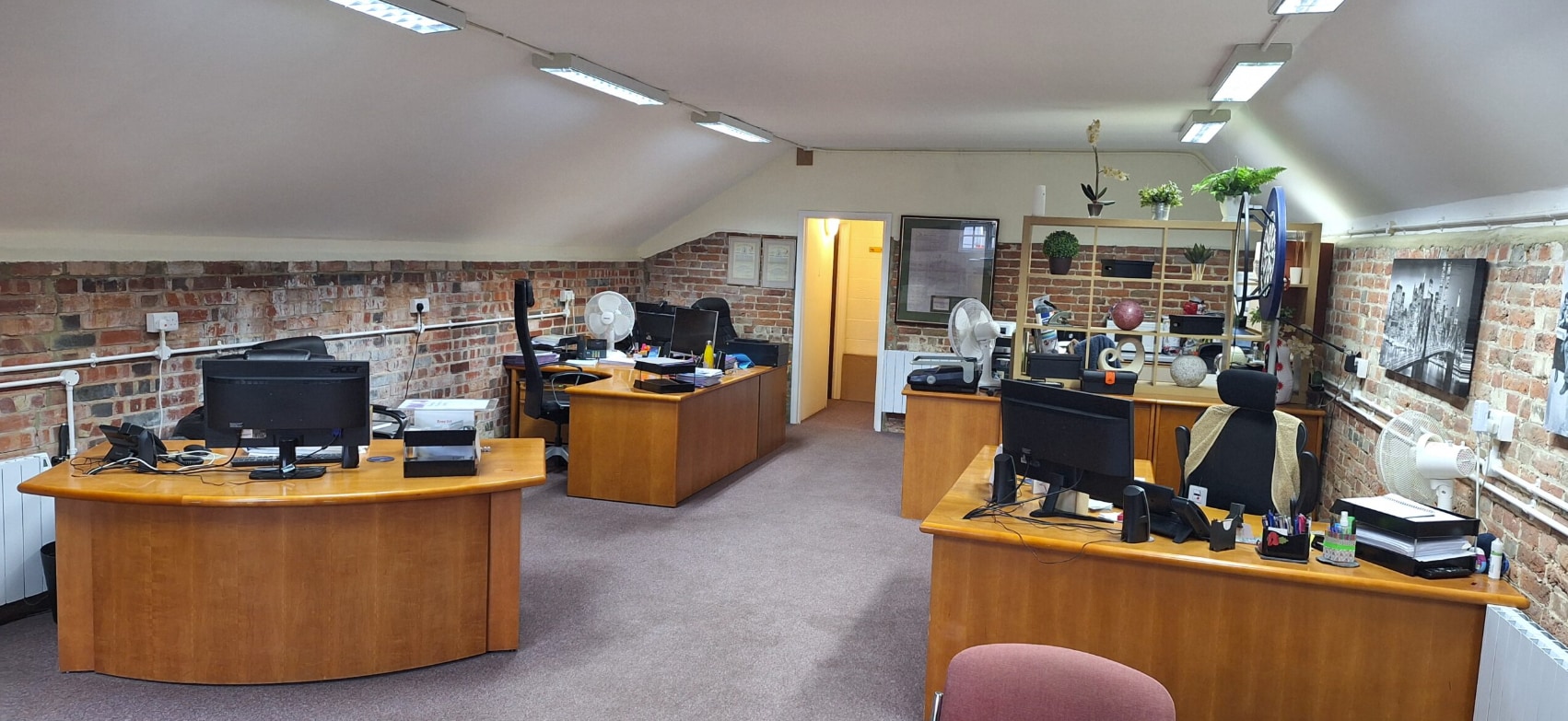 Castle Ln, West Grinstead to rent Interior Photo- Image 1 of 2