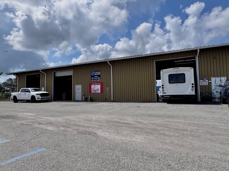 727 Cattlemen Rd, Sarasota, FL for sale - Building Photo - Image 1 of 1