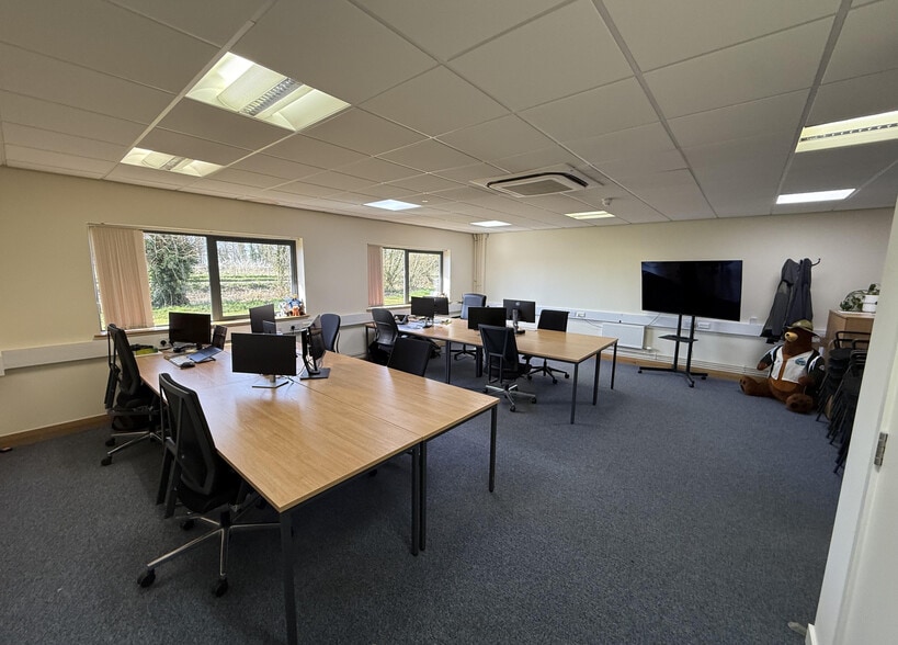 Sperry Way, Stonehouse to rent - Interior Photo - Image 3 of 11