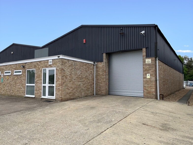 21-22 Morses Ln, Brightlingsea to rent - Building Photo - Image 3 of 3