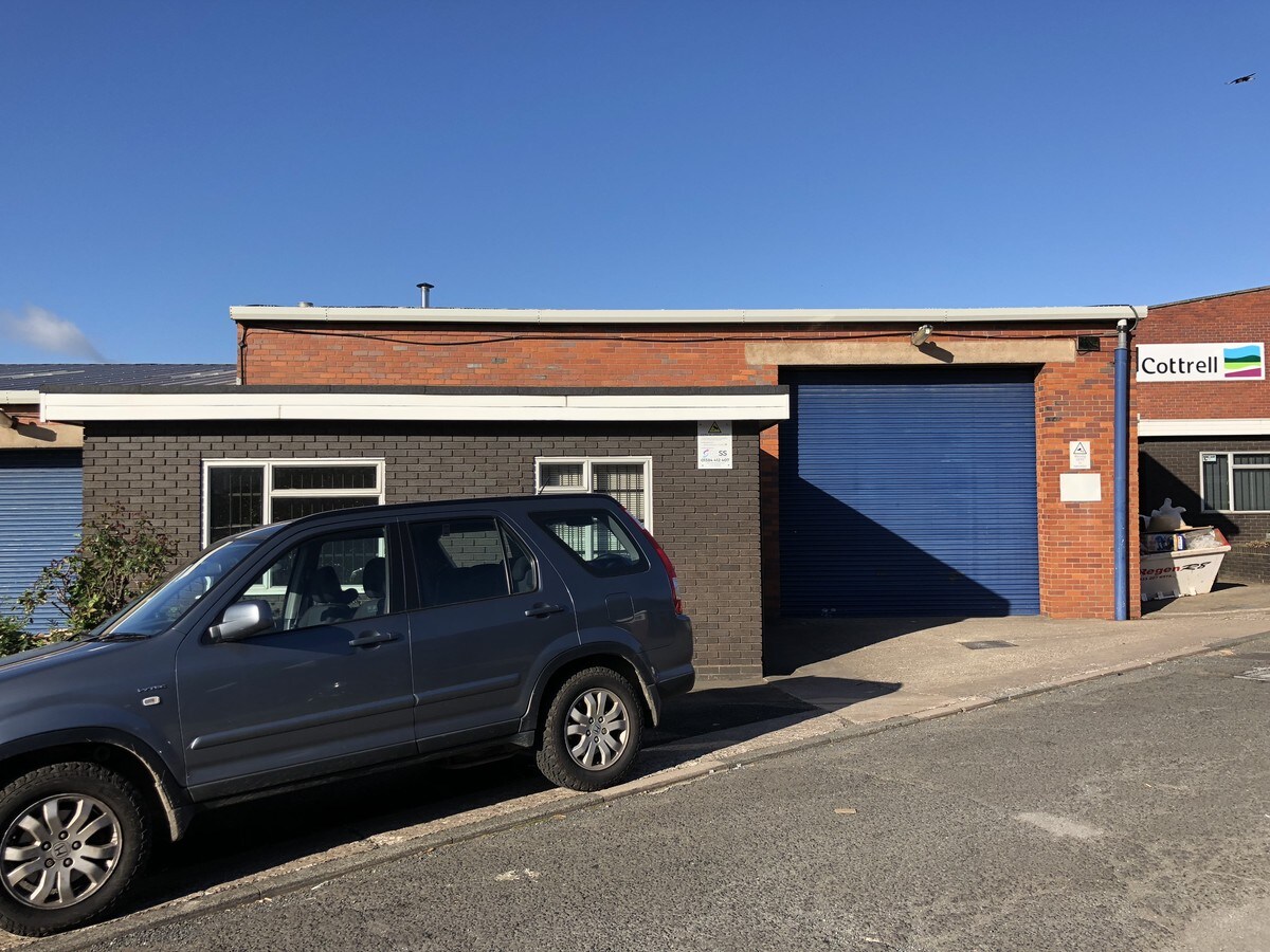 Waterfall Ln, Cradley Heath, B64 6PS UK