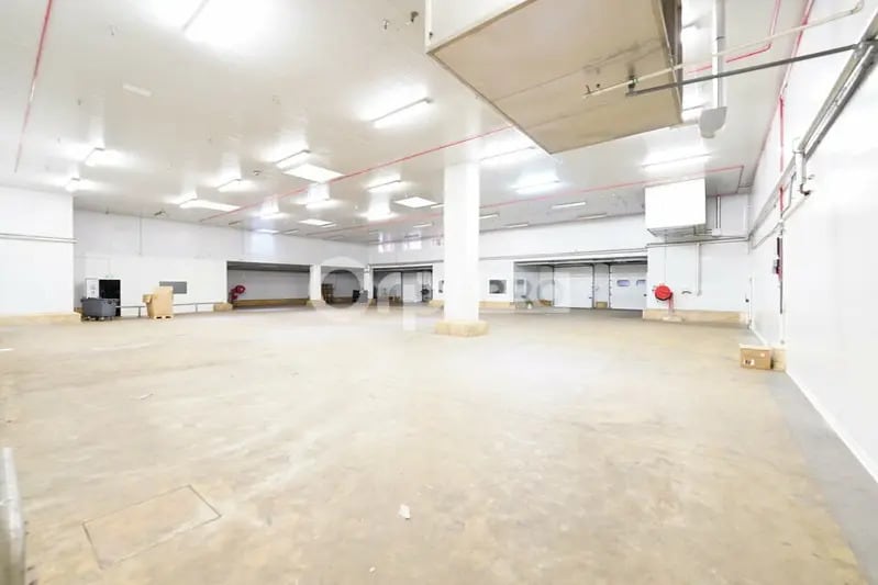 5 Avenue Bernard Vos, Mions to rent - Interior Photo - Image 2 of 35