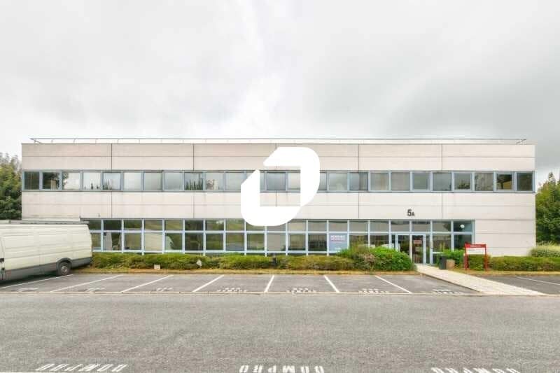 Light Industrial in Roissy-en-France to rent - Building Photo - Image 1 of 24