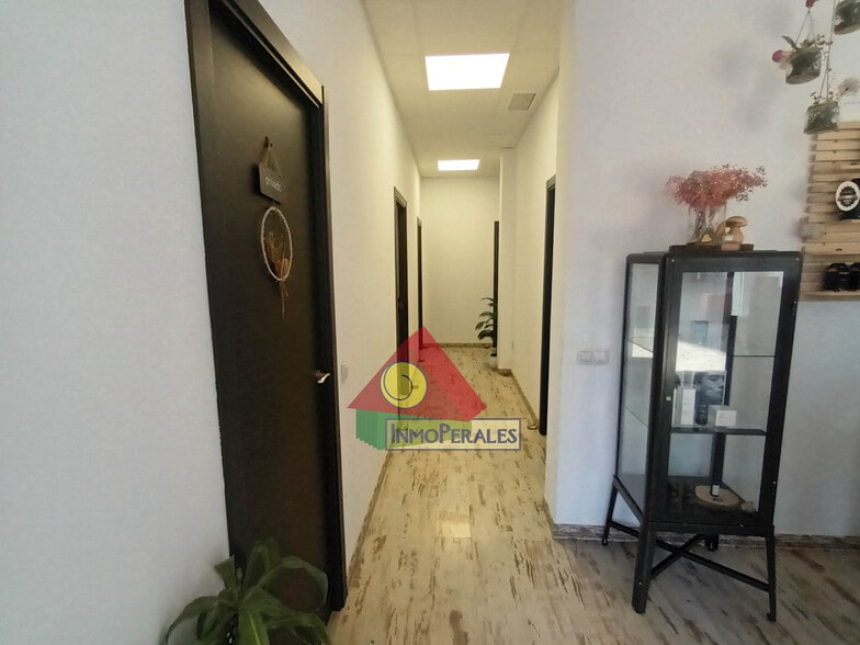 Retail in Getafe, Madrid to rent - Interior Photo - Image 2 of 5