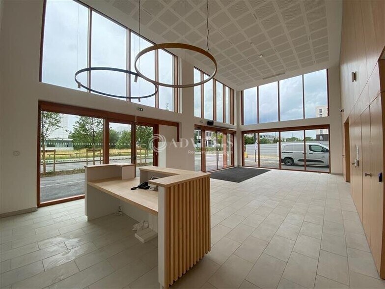 Office in Palaiseau to rent - Building Photo - Image 2 of 5