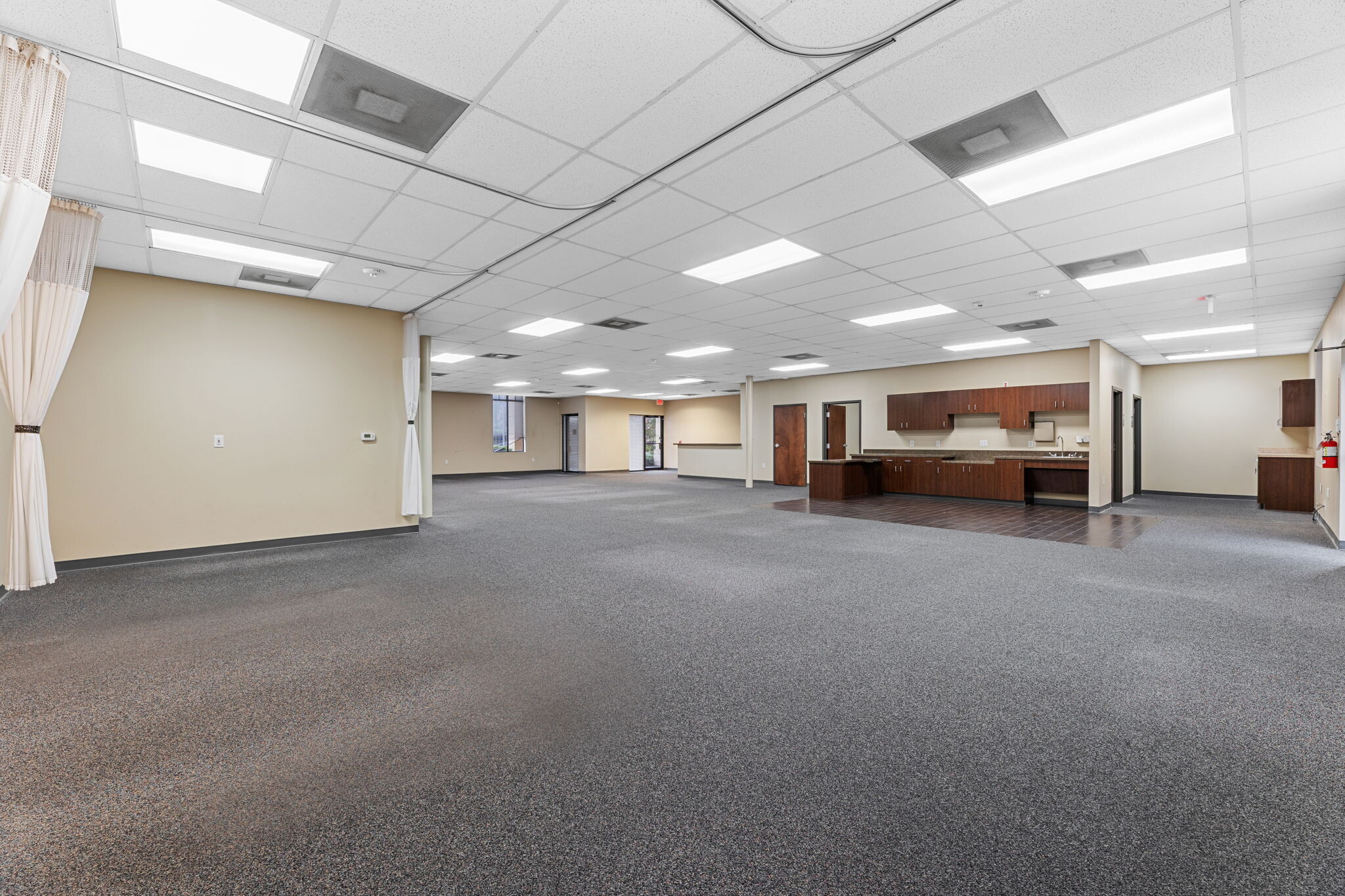 8111 Cypresswood Dr, Spring, TX to rent Interior Photo- Image 1 of 5