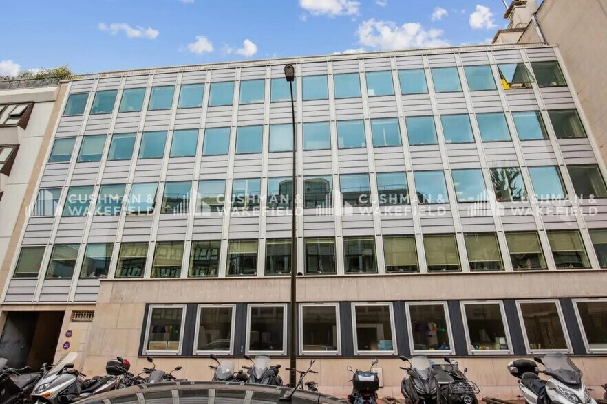 Office in Levallois-Perret to rent - Building Photo - Image 3 of 3