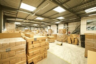 Light Industrial in Chaponnay to rent Interior Photo- Image 1 of 13