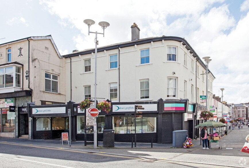 40 Caroline St, Bridgend for sale - Primary Photo - Image 1 of 1