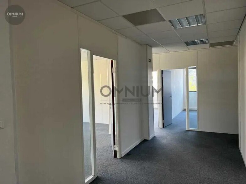 Office in Limonest to rent - Interior Photo - Image 3 of 4