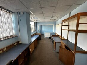 48 North Road, Okehampton to rent Interior Photo- Image 2 of 2