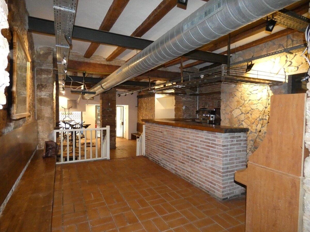 Barcelona, BAR 08002 - Unit - - - Interior Photo - Image 2 of 15