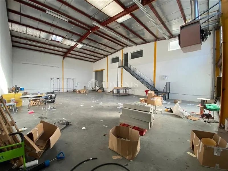 Light Industrial in Quincy-Voisins to rent Interior Photo- Image 1 of 9