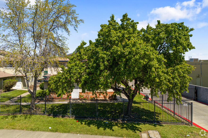 1202 Sycamore Dr, Antioch, CA for sale - Building Photo - Image 2 of 6