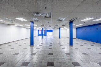 512 W 181st St, New York, NY for sale Interior Photo- Image 2 of 3