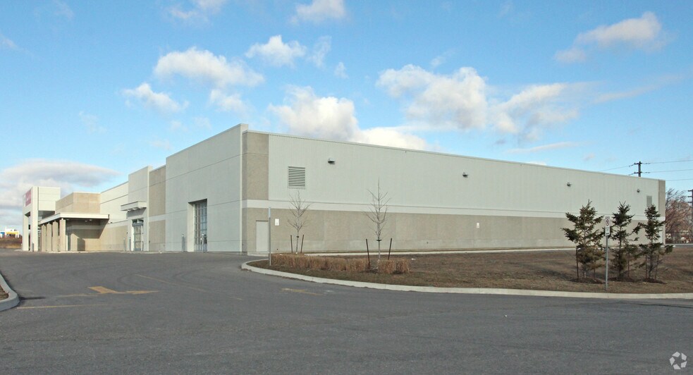 205 Baseline Rd W, Clarington, ON for sale - Building Photo - Image 3 of 5