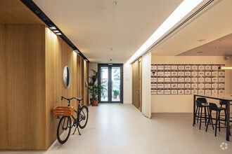 Calle Vía de los Poblados, 1, Madrid, Madrid to rent Interior Photo- Image 2 of 18