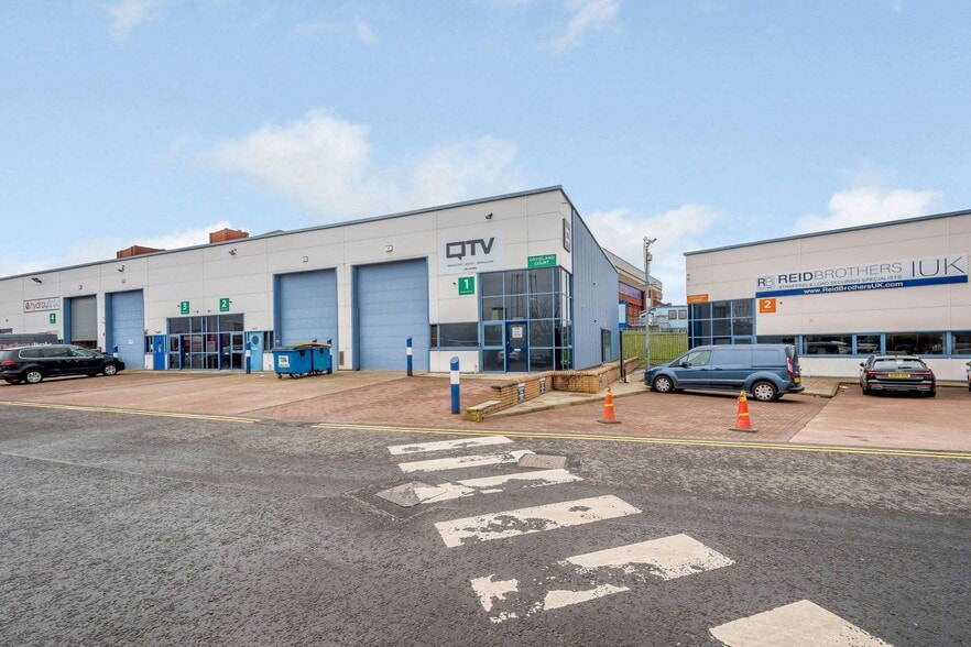 Broomloan Pl, Glasgow to rent - Building Photo - Image 2 of 2