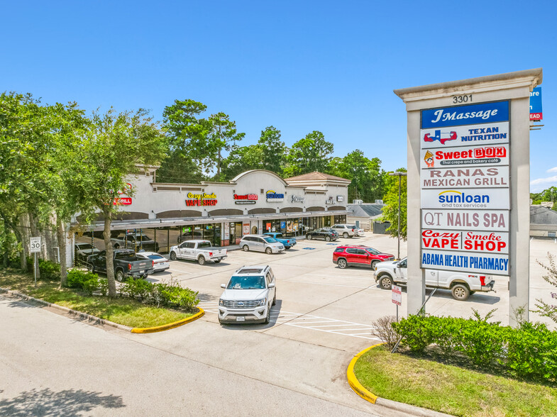 3301 W Davis St, Conroe, TX for sale - Building Photo - Image 1 of 7