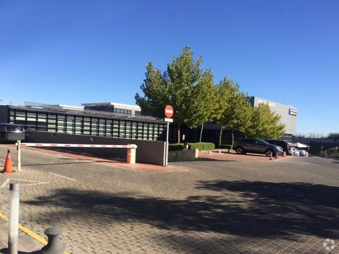 Avenida de Fuencarral, 44, Alcobendas, Madrid to rent - Building Photo - Image 2 of 7