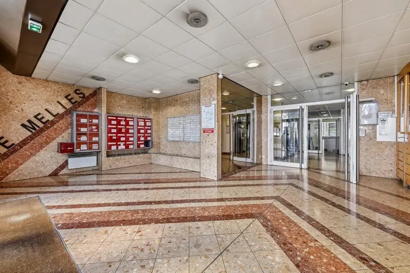 Office in Montreuil for sale - Lobby - Image 3 of 34