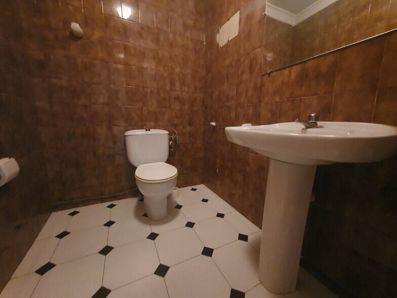 Retail in Ontinyent, Valencia to rent - Building Photo - Image 3 of 4