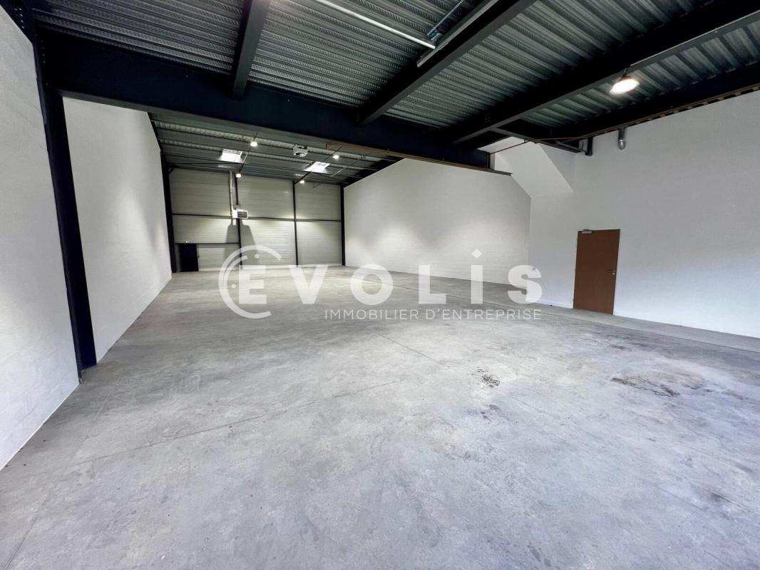 Light Industrial in Corbeil Essonnes to rent Interior Photo- Image 1 of 8