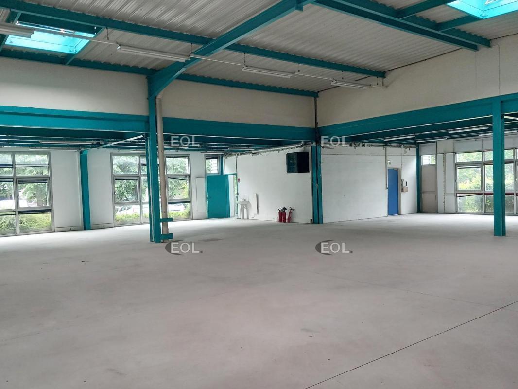 Light Industrial in Tremblay-en-France to rent Interior Photo- Image 1 of 6