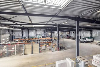 2 Avenue Des 3 Peuples, Montigny-le-Bretonneux to rent Building Photo- Image 1 of 9