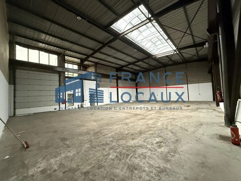 Rue Jacques Robert, Le Thillay to rent - Interior Photo - Image 3 of 3