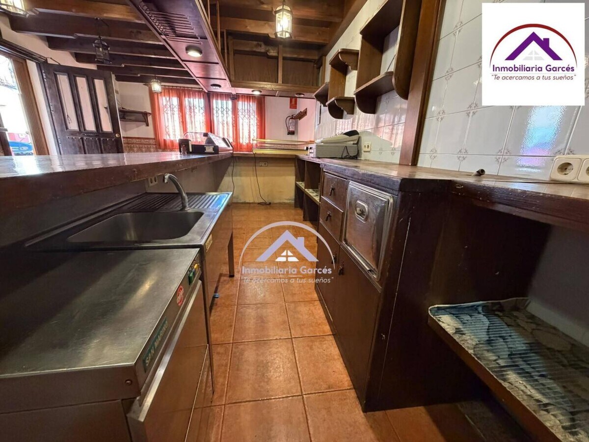 Cuenca, CUE 16001 - Unit B - - Interior Photo - Image 2 of 14