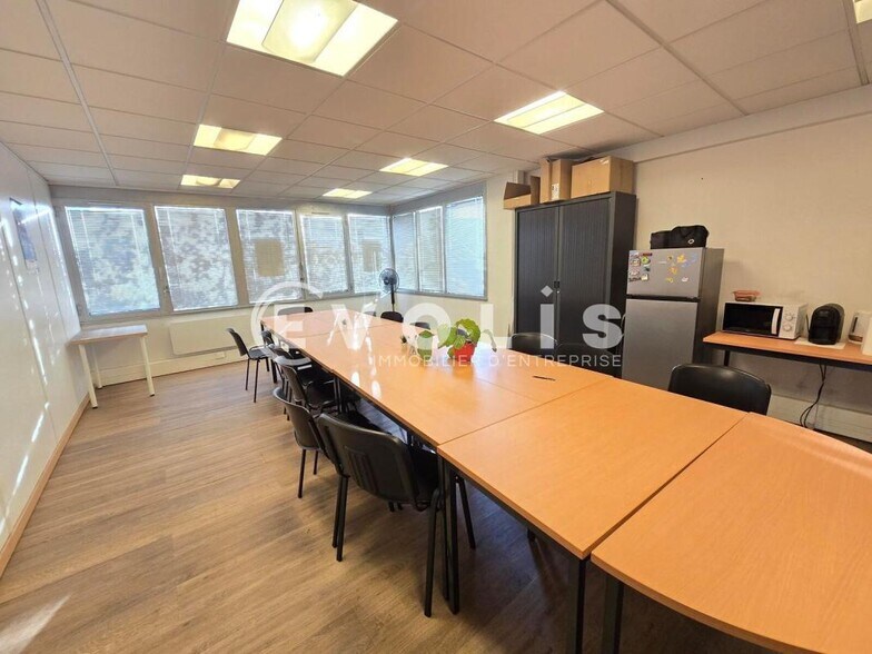 Office in Massy to rent - Interior Photo - Image 2 of 9