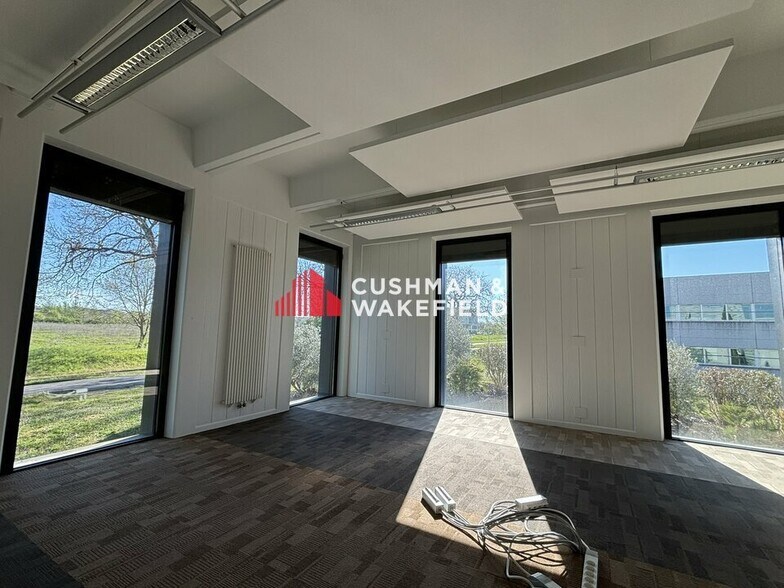153 Rue Du Lac, Labège to rent - Building Photo - Image 2 of 12